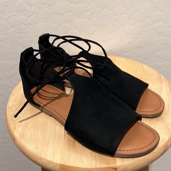 Universal Thread Sandals - Picture 2 of 5